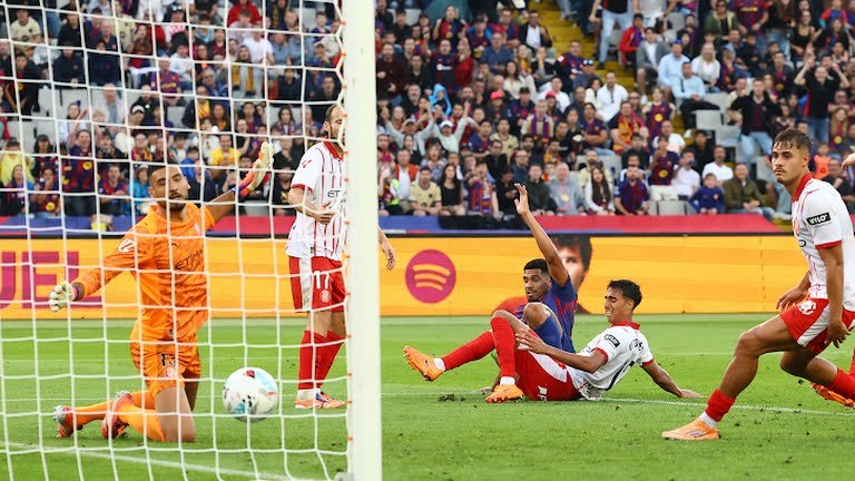 أراوخو ينقذ برشلونة من تعثر ثالث على التوالي