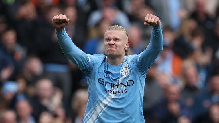 هالاند يشعل سباق الكرة الذهبية مبكرًا… ماكينة الأهداف التي أرعبت بيب جوارديولا والعالم بأسره