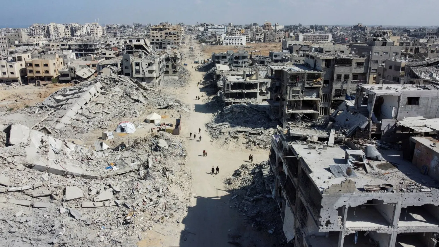 إسرائيل توقف إدخال المساعدات إلى غزة وتتوعد برد عسكري قاس بعد اتهامات بخرق وقف إطلاق النار