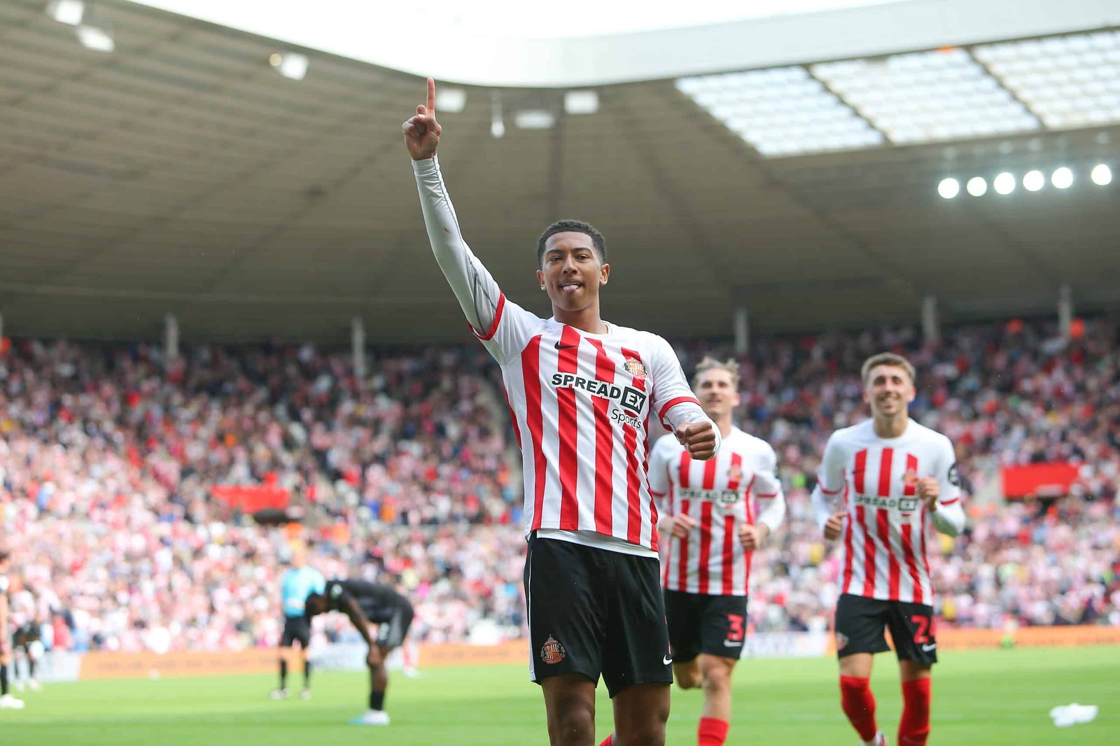 مانشستر يونايتد يتحرك لضم بيلينجهام لتعزيز خط الوسط في الانتقالات الشتوية