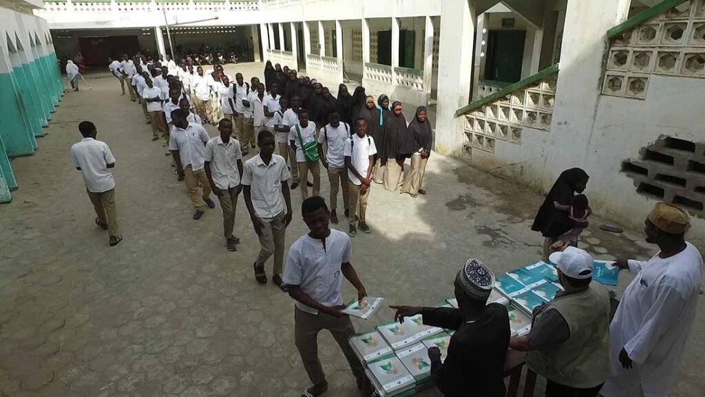 أزمة وقود تشل مالي والحكومة توقف الدراسة أسبوعين الحكومة فى مالى تعلق الدراسة فى الجامعات والمدارس