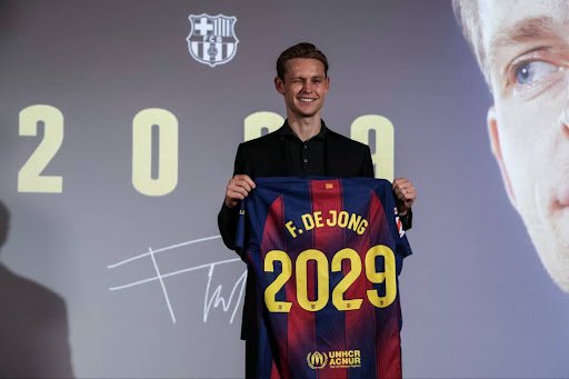 رسميًا فرينكي دي يونغ يمدد عقده مع نادي برشلونة حتى 2029
