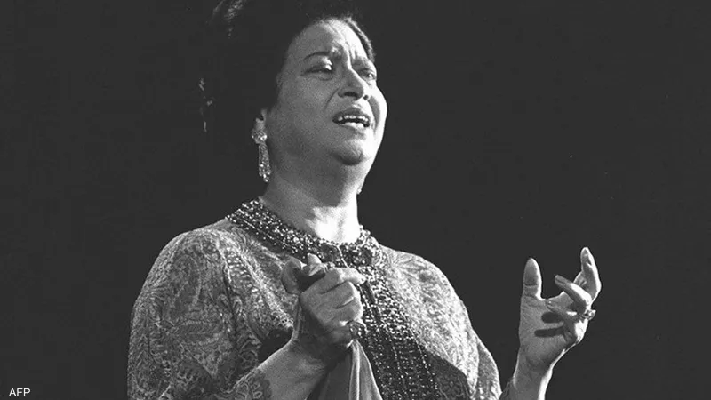 مسرحية «أم كلثوم.. دايبين في صوت الست» تعيد كوكب الشرق إلى خشبة المسرح برؤية معاصرة