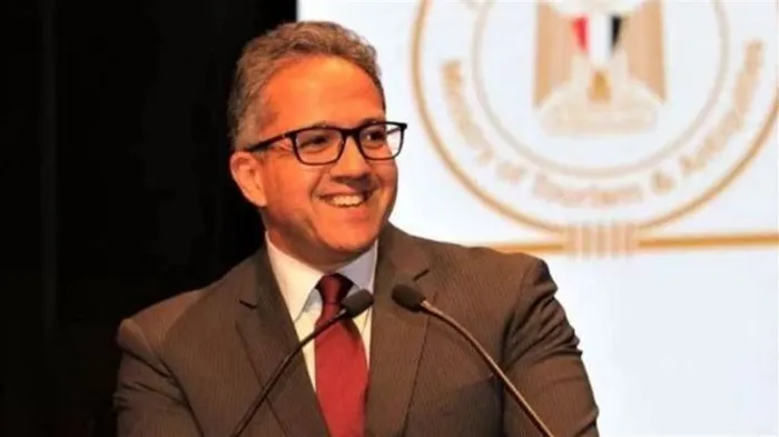 وزير الثقافة المصري يهنئ بفوز خالد العناني بمنصب المدير العام لليونسكو: "نصر جديد لمصر في ميدان الثقافة والعلم"