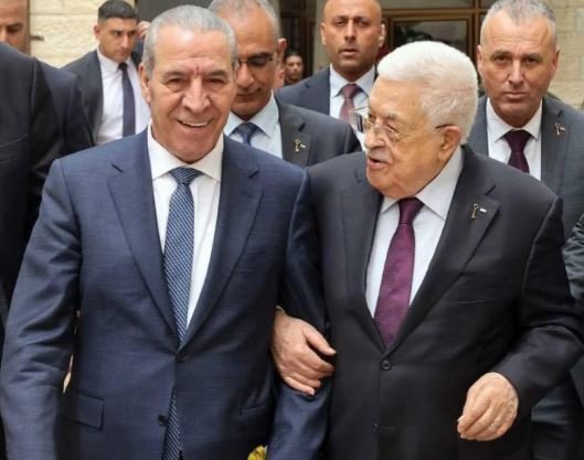 الرئيس الفلسطيني محمود عباس ونائبه حسين الشيخ