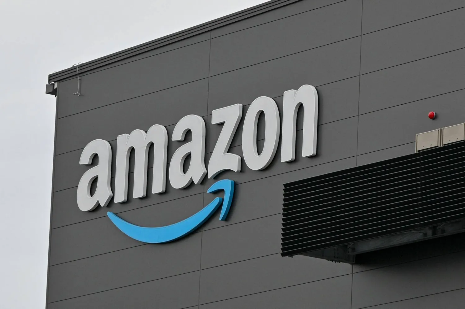 أمازون تكشف عن جيل جديد من أجهزة Kindle بشاشات أكبر وميزات ذكية