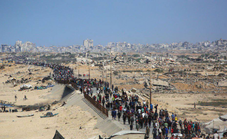 الفلسطينيون يعودون إلى موطنهم 