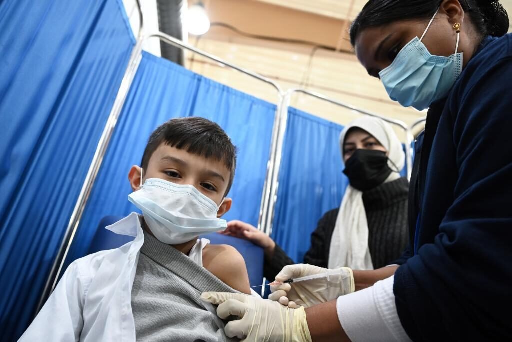 تطعيم الأطفال ضد «كوفيد-19» | دراسة جديدة تكشف فوائده الصحية وتُحسم الجدل حول سلامته
