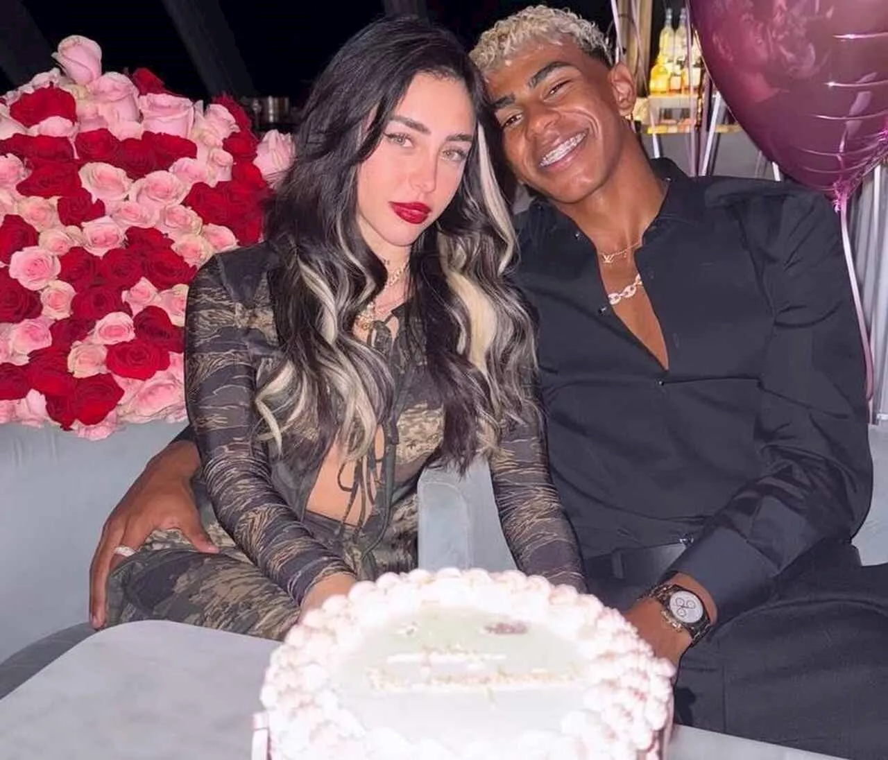 لامين يامال يعلن انفصاله عن نيكي نيكول