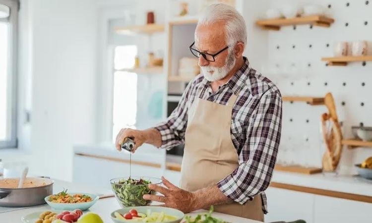 دراسة| اللحوم والمشروبات فائقة المعالجة تزيد خطر الإصابة بالضعف الإدراكي