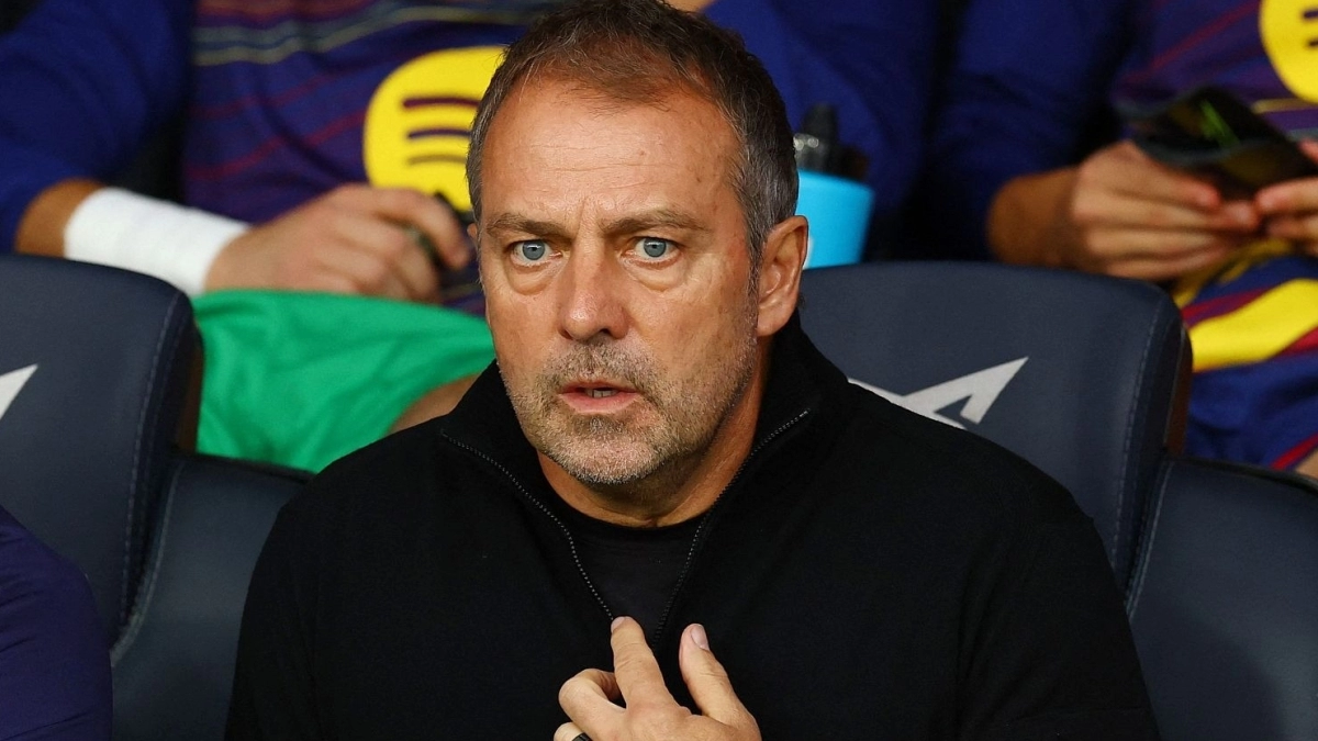 لابورتا يحسم الجدل | هانزي فليك مستمر في تدريب برشلونة وسط مشروع طويل الأمد وطموح أوروبي