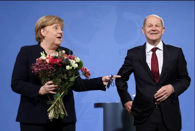أولاف شولتز وأنغيلا ميركل