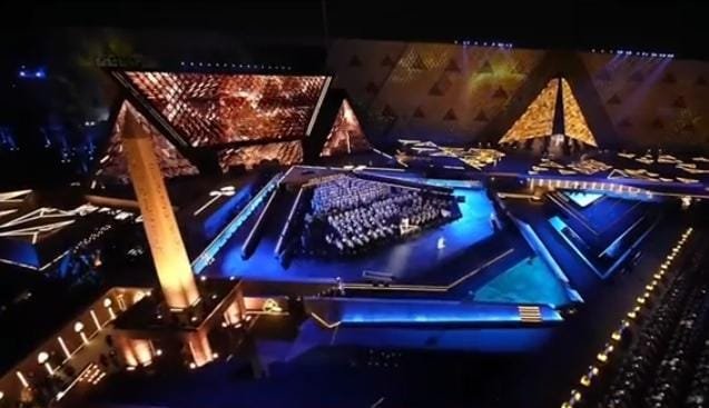 "فخور إني مصري".. عمرو دياب يهنئ مصر بافتتاح المتحف المصري الكبير