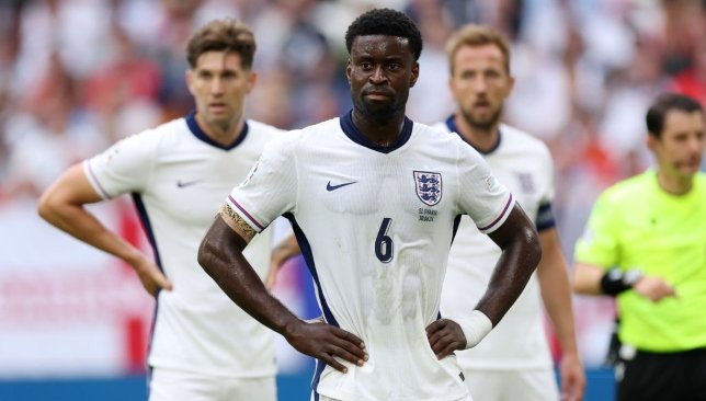 غياب طويل يهدد مارك جيهي... إصابة خطيرة تبعد مدافع إنجلترا عن الملاعب