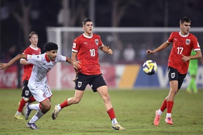 إثارة غير مسبوقة في مونديال الناشئين: المغرب إلى ربع النهائي والنمسا تفاجئ إنجلترا برباعية مدوية