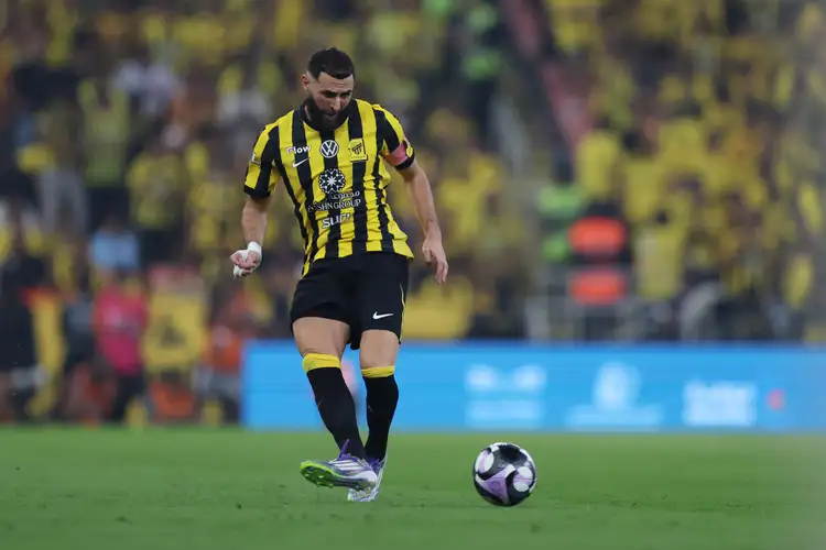 بنزيما يثير الجدل حول مستقبلة مع الاتحاد ويحدد موعد اعتزالة كرة القدم