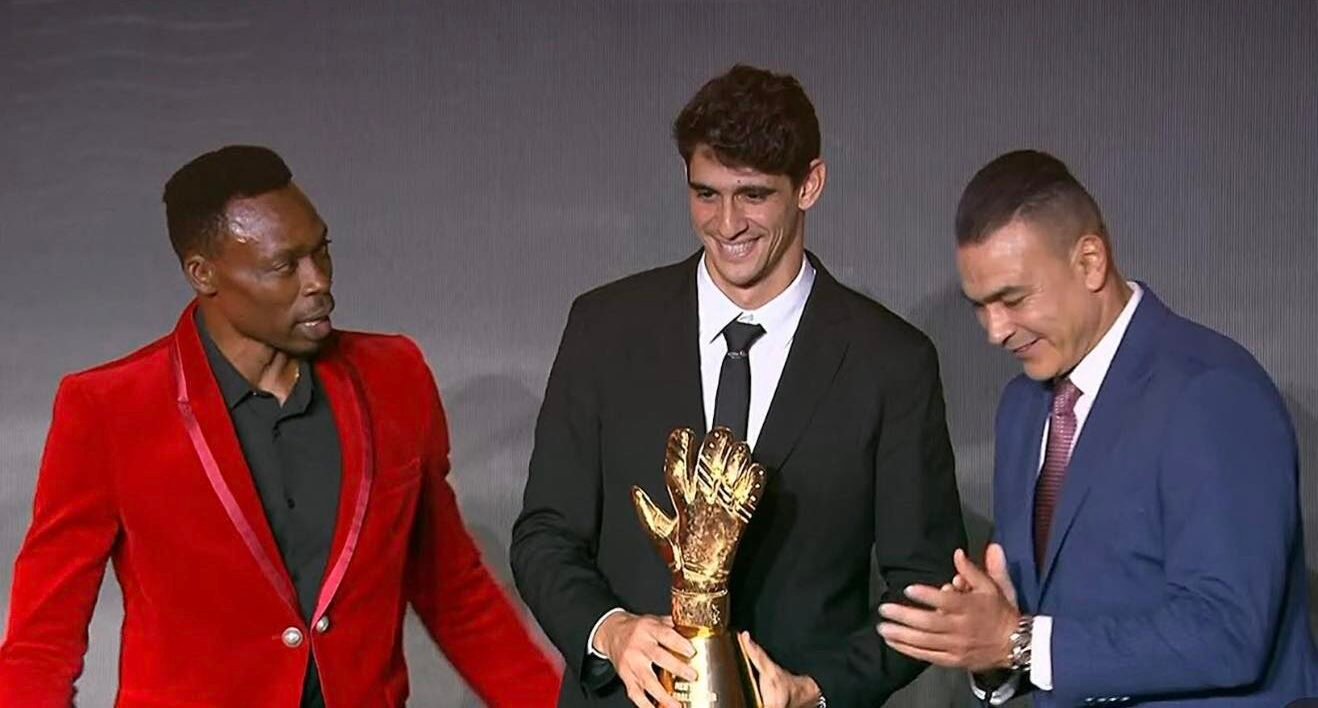 جوائز الأفضل في أفريقيا.. أول مدافع يتوَّج بجائزة أفضل لاعب أفريقي منذ 52 عامًا وهيمنة مغربية 