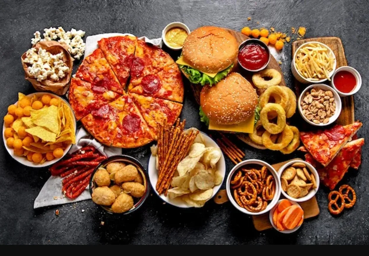 دراسة| اللحوم والمشروبات فائقة المعالجة تزيد خطر الإصابة بالضعف الإدراكي