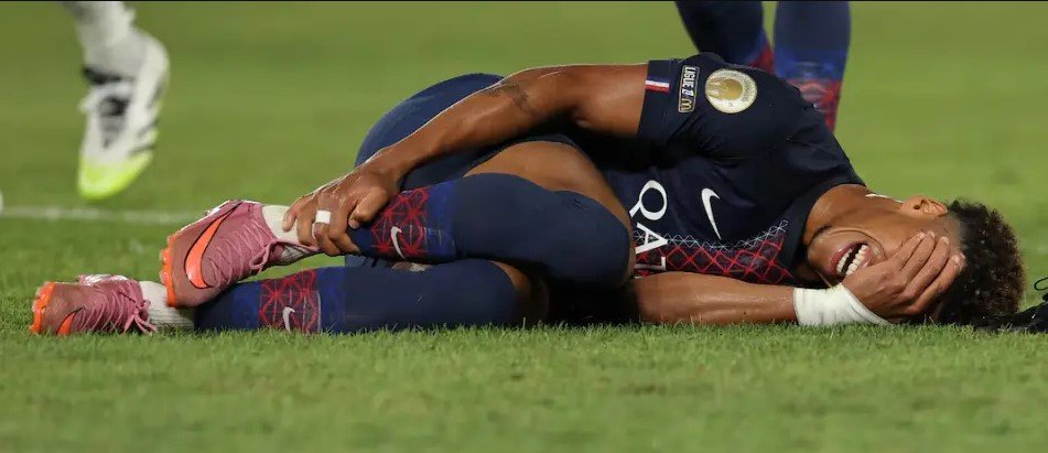 إصابات قاسية تهز باريس سان جيرمان| غياب حكيمي وديمبيلي ومنديش لأسابيع يربك حسابات إنريكي