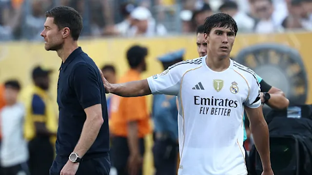 نجم ريال مدريد يطلب الرحيل بسبب تشابي ألونسو