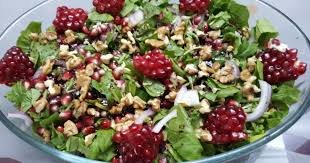 سلطة الجرجير بالرمان.. مزيج الطعم والصحة في طبق واحد