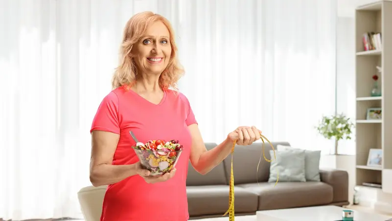 لماذا تواجه النساء بعد الخمسين صعوبة أكبر في خسارة الوزن؟