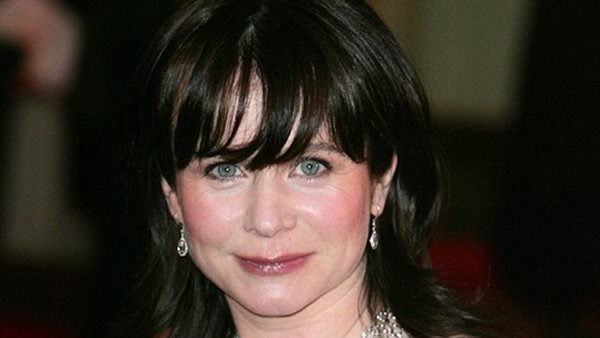 إميلي واتسون تحصد جائزة ريتشارد هاريس في حفل BIFA الـ28