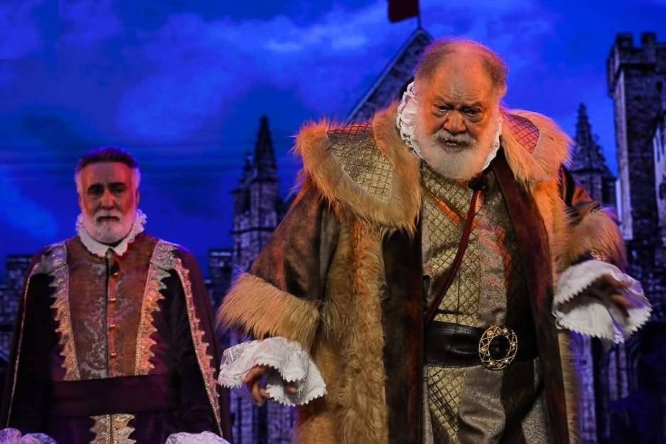 "الملك لير" للفخراني يفتتح مهرجان أيام قرطاج المسرحية