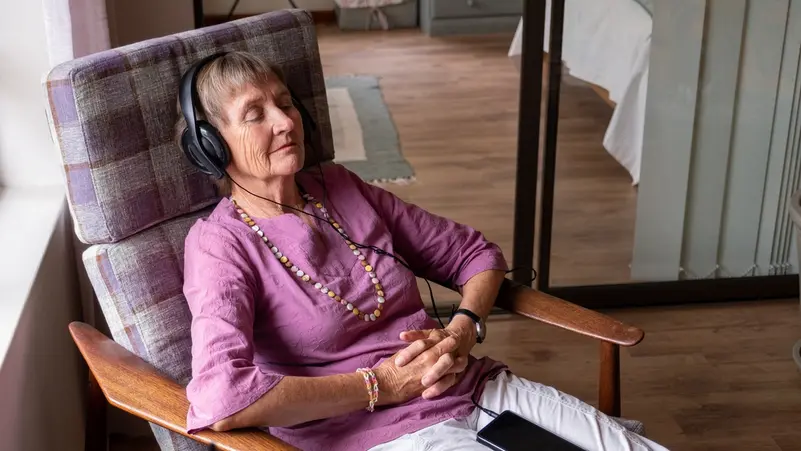 الموسيقى قد تحمي الدماغ: دراسة تكشف انخفاض خطر الخرف بنسبة 40%