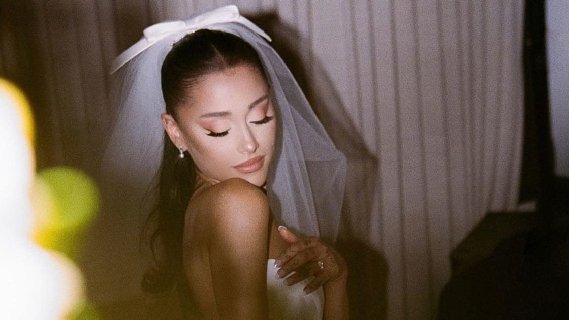 أريانا جراندي تعتذر عن حضور العرض الأول لفيلم "Wicked: For Good" في البرازيل بسبب عطل طارئ في الطائرة