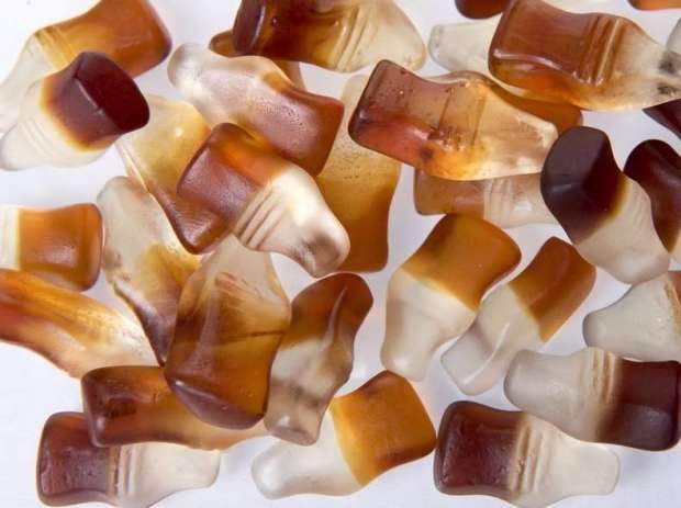 جيلي الكولا في المنزل: حلوى منعشة بخطوات سهلة