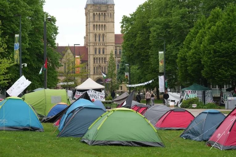 جامعات أميركية ترافب الطلاب 