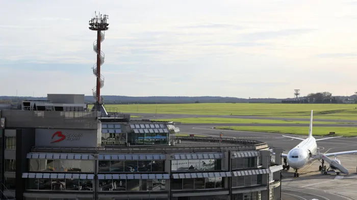بلجيكا تُعلّق حركة الطيران في مطار لييج بعد رصد طائرات مسيّرة مجهولة