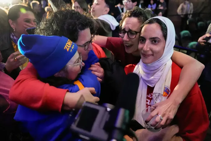 انتصار ديمقراطي واسع يعيد رسم المشهد السياسي في الولايات المتحدة