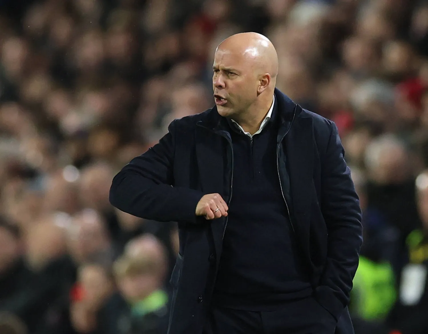 أرنى سلوت يكسر الصمت.. أول رد مباشر على تصريحات محمد صلاح وتفاصيل استبعاده من السفر