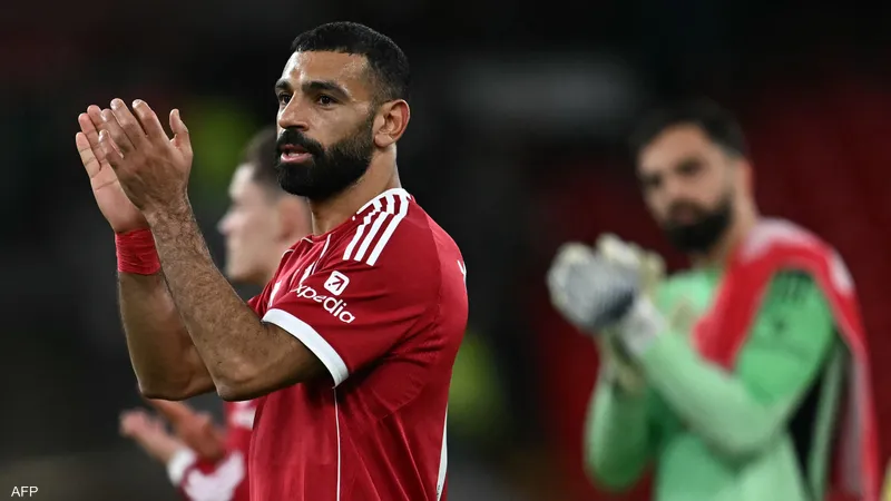 هل ينتقل صلاح لمنافسة ميسي أم رونالدو؟.. تطور مفاجئ يفتح الباب أمام رحيل محمد صلاح في يناير