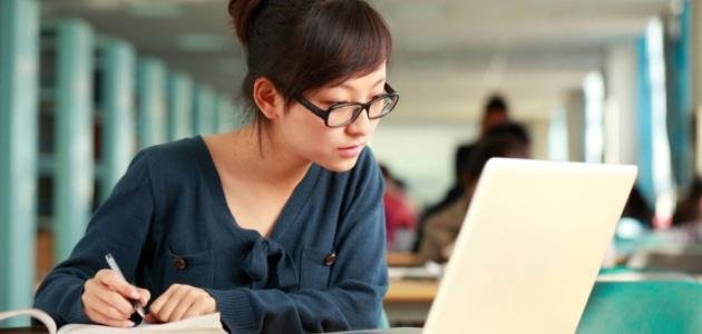 "الانغماس الكامل".. مصطلح جديد يجتاح وسائل التواصل ويعيد تعريف الانغماس في العمل والحياة