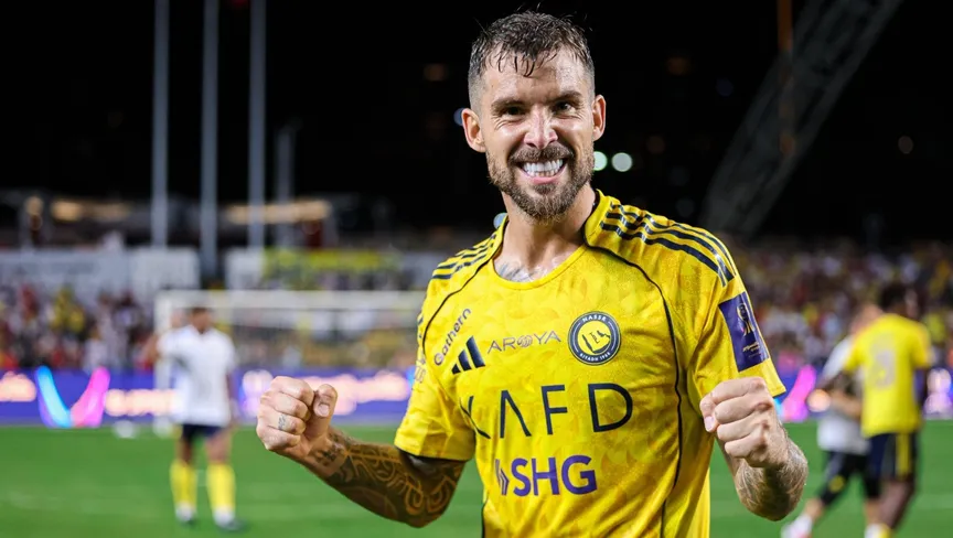 برشلونة يستنجد بعودة إينيجو مارتينيز وسط أزمة دفاعية خانقة