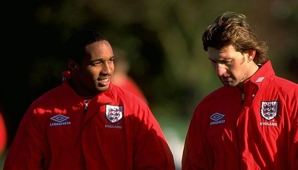 رسالة نارية من أسطورة ليفربول تهز أنفيلد.. صلاح لم يخطئ وكاراجر عليه الإعتذار