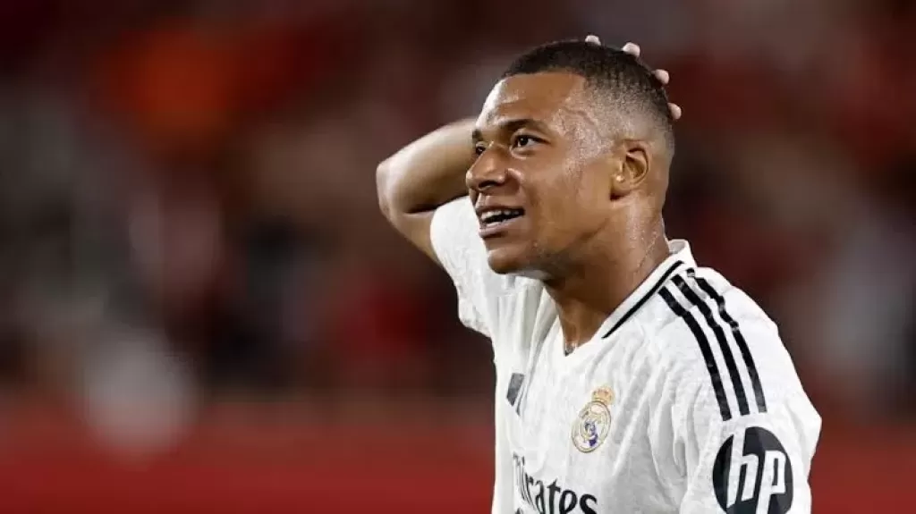 مبابي يتدرب منفردًا قبل موقعة مانشستر سيتي ويثير الشكوك حول جهازيته