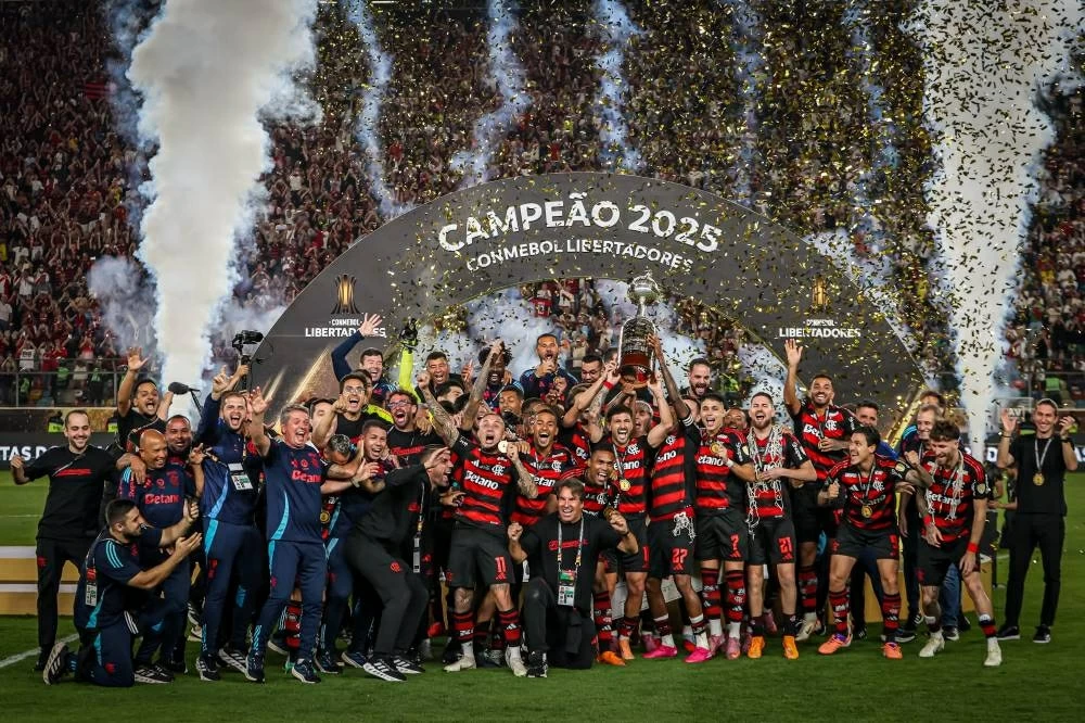 فلامنجو يضرب موعداً نارياً مع بيراميدز في كأس القارات بعد فوز مثير على كروز أزول