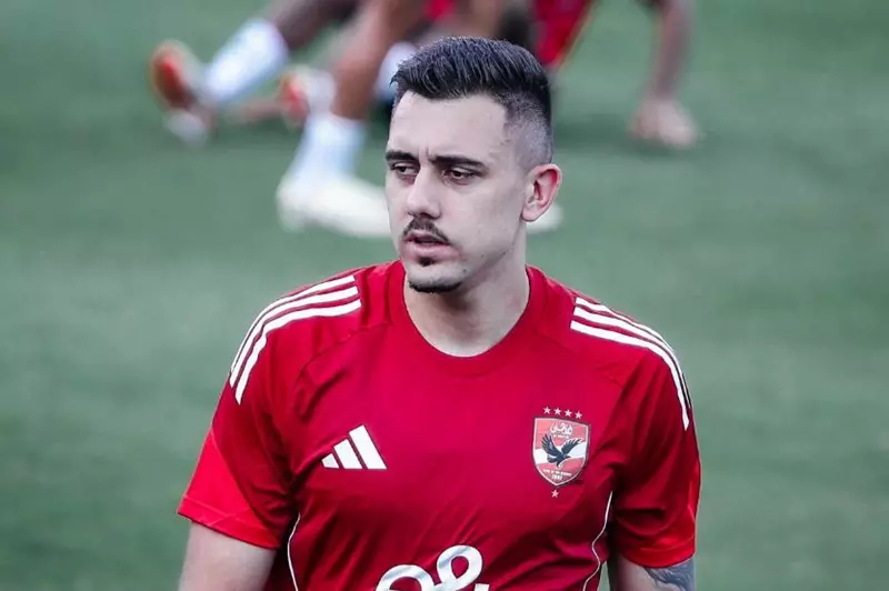 توروب يوافق على رحيل جراديشار… وحالة وحيدة قد تُبقي المهاجم السلوفيني في الأهلي