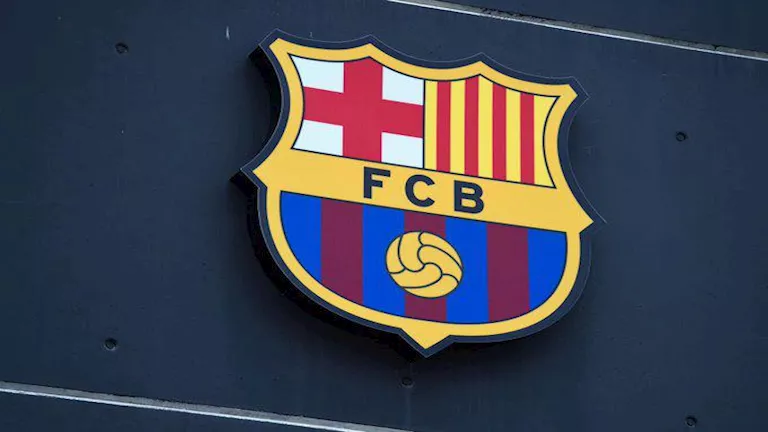 عرض سعودي يهز عالم كرة القدم: هل يقترب برشلونة من أكبر صفقة استحواذ في تاريخه؟