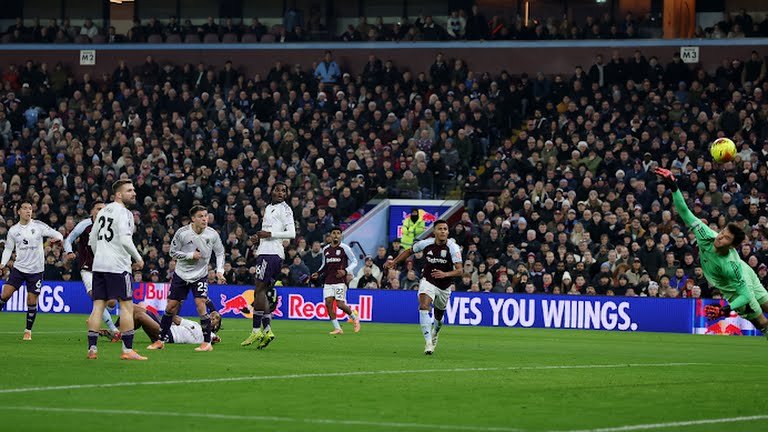 أستون فيلا يضرب من جديد ويُسقط مانشستر يونايتد في قمة مشتعلة بالبريميرليج