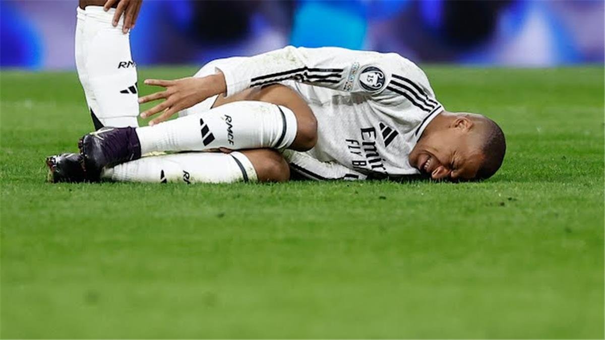 مبابي يتدرب منفردًا قبل موقعة مانشستر سيتي ويثير الشكوك حول جهازيته