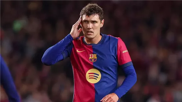 برشلونة يستنجد بعودة إينيجو مارتينيز وسط أزمة دفاعية خانقة