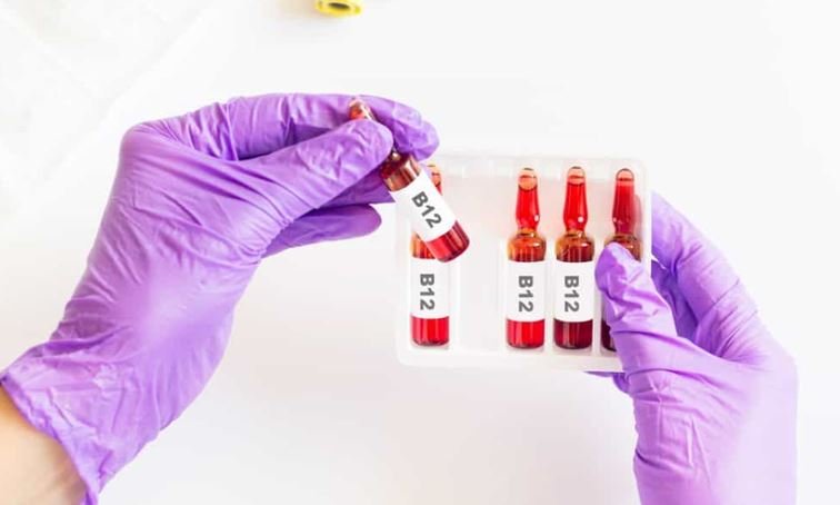 فيتامين B12