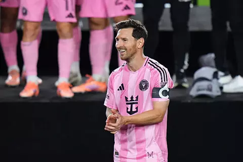 ميسي يفعل المستحيل في ميامي.. أسطورة لا تتكرر تكتب فصلاً جديداً في تاريخ الدوري الأميركي