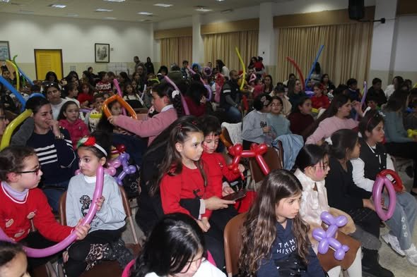 مسرح "عناد" يعيد الأمل لأطفال فلسطين.. عودة العروض بعد عامين من الصمت