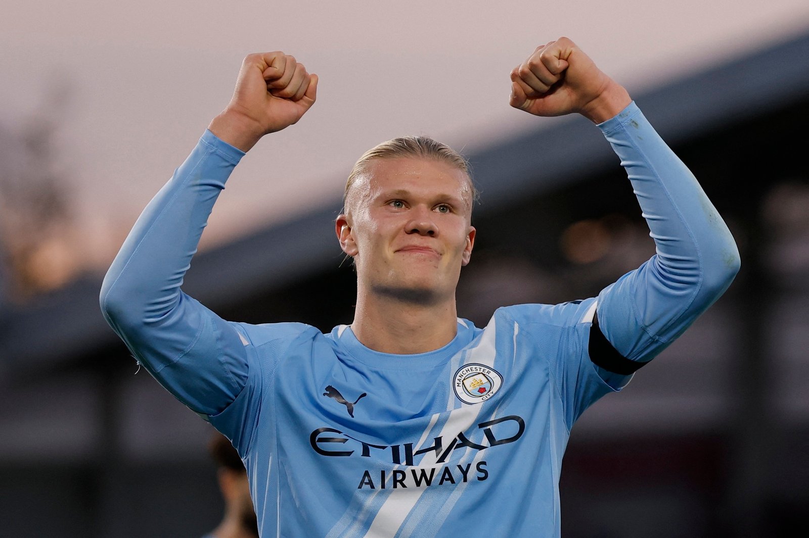 هالاند يكشف أسرار عن حياته| أكره التسلل وأرفض القفازات… ووالدي أرادني لاعب جولف لا هدّافاً